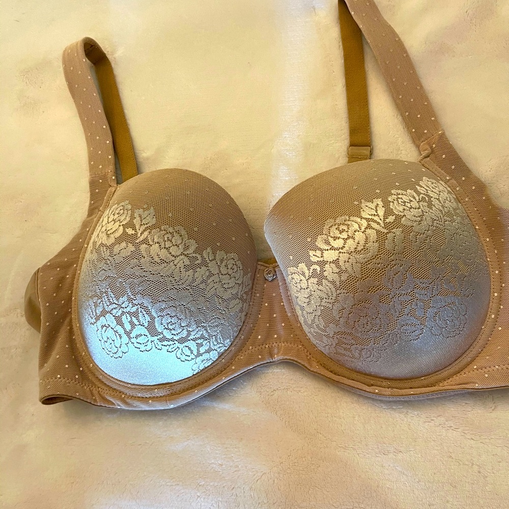 Soma Bra Stunning Support Bra. Nude color-